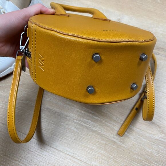 Matt & Nat Stella Round Vegan Leather Crossbody - Picture 7 of 8